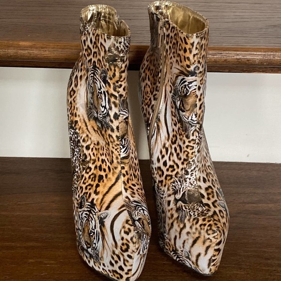 🎯FINAL SALE🎯 Tiger Print Platform Ankle Boots, J0591 - Picture 3 of 10